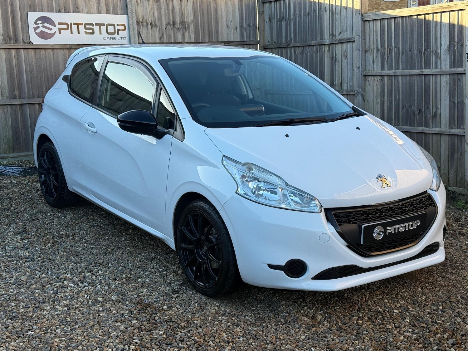 Used Peugeot 208 2015 for sale - 77131544: Photo 5