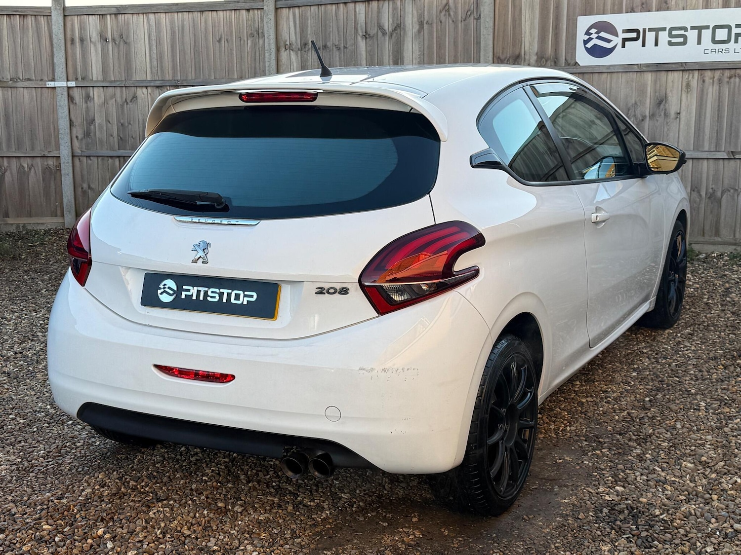 Used Peugeot 208 2015 for sale - 77131544: Photo 8