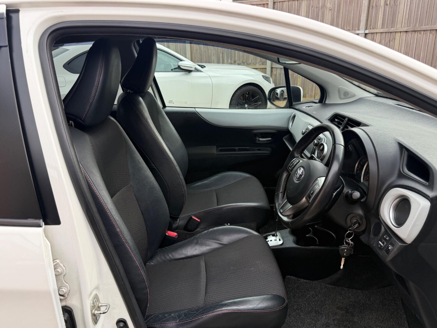 Used Toyota Yaris 2012 for sale - 77586643: Photo 32