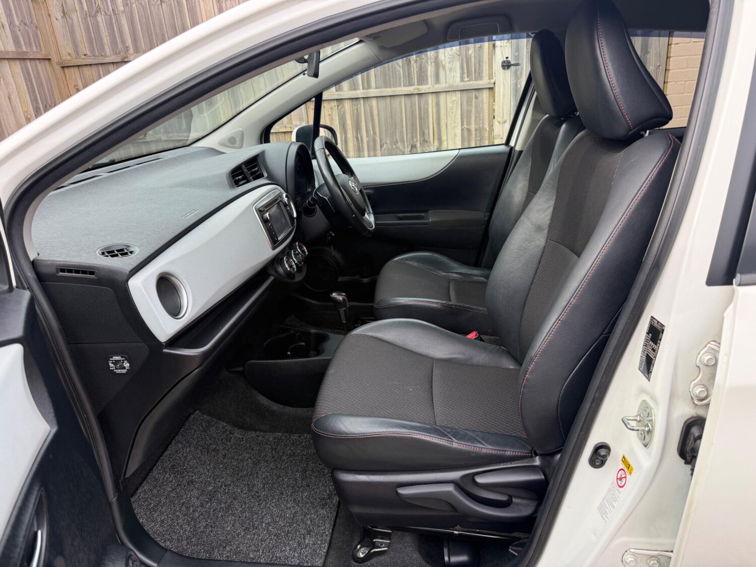 Used Toyota Yaris 2012 for sale - 77586643: Photo 37