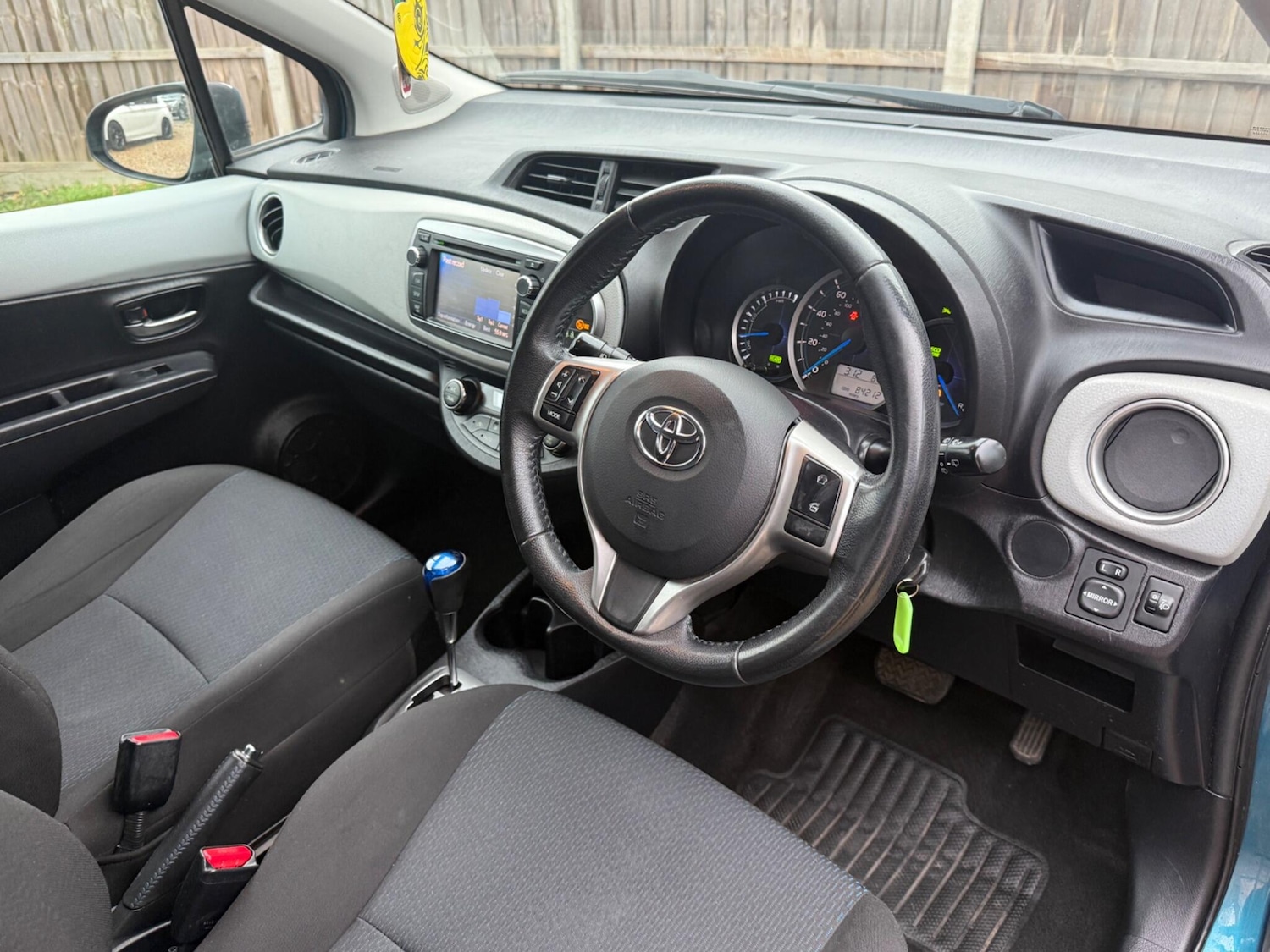 Used Toyota Yaris 2013 for sale - 76780893: Photo 31