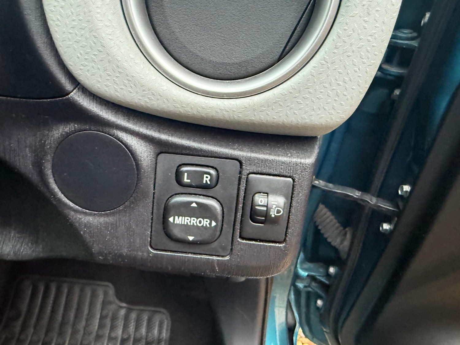 Used Toyota Yaris 2013 for sale - 76780893: Photo 34