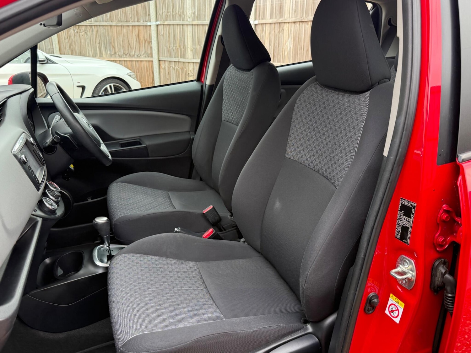 Used Toyota Yaris 2014 for sale - 76781126: Photo 25