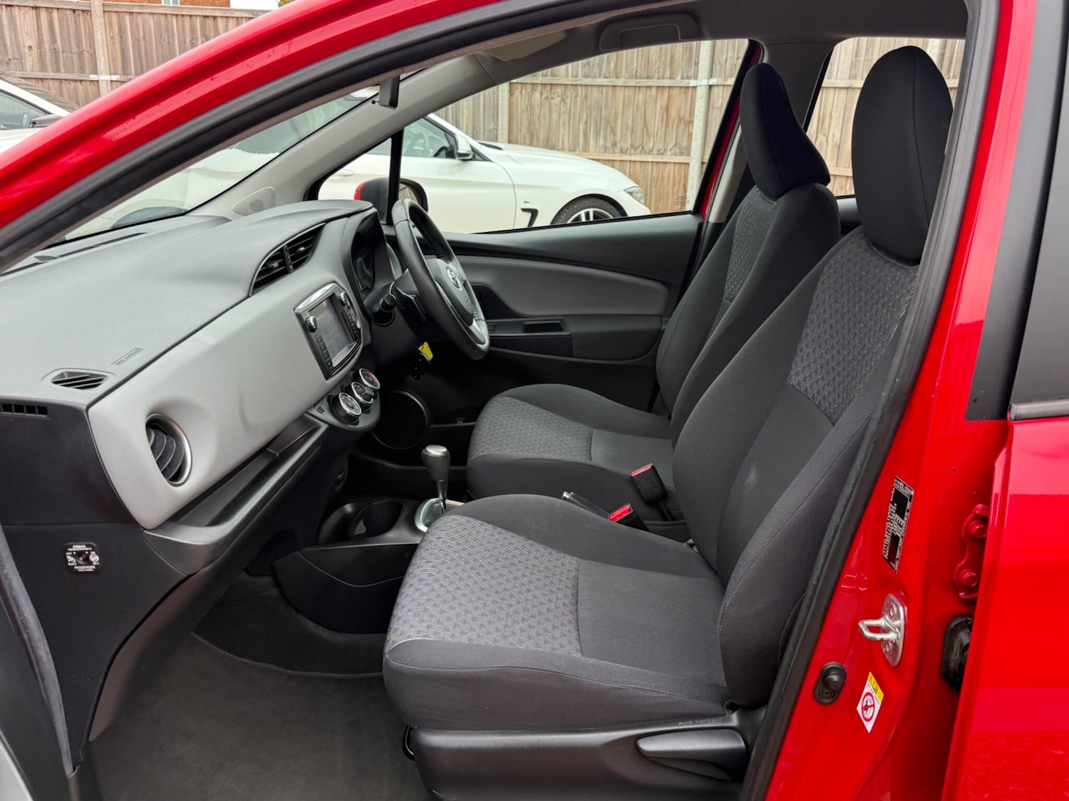 Used Toyota Yaris 2014 for sale - 76781126: Photo 26