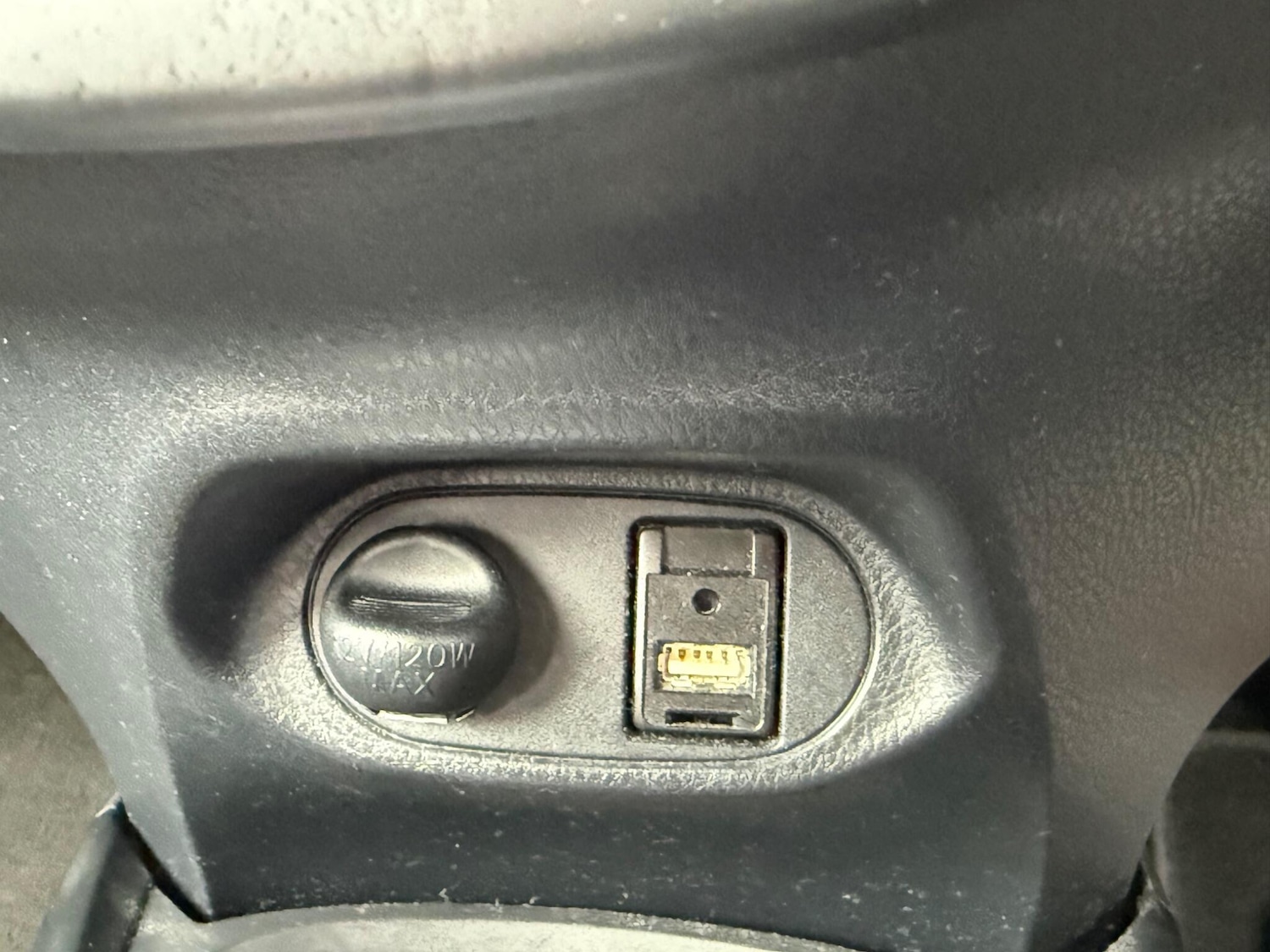 Used Toyota Yaris 2014 for sale - 76781126: Photo 30