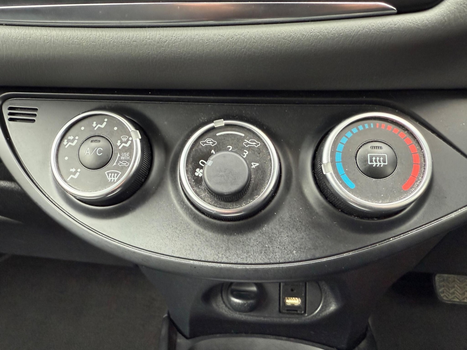 Used Toyota Yaris 2014 for sale - 76781126: Photo 33