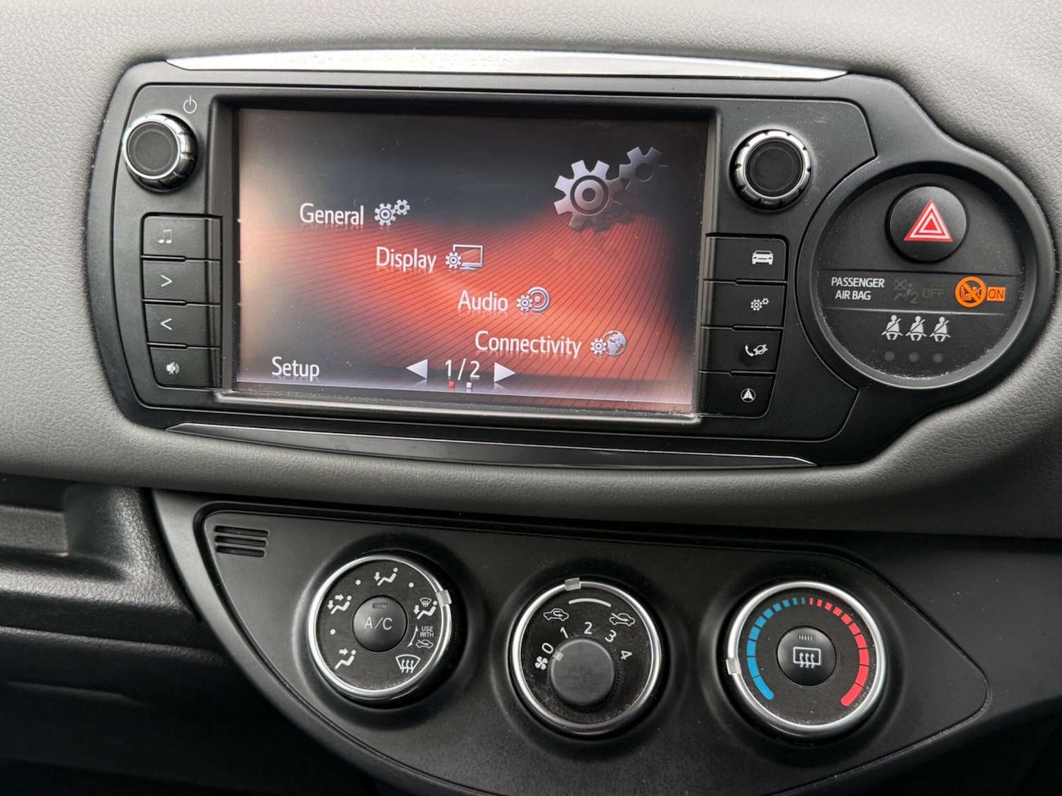 Used Toyota Yaris 2014 for sale - 76781126: Photo 39