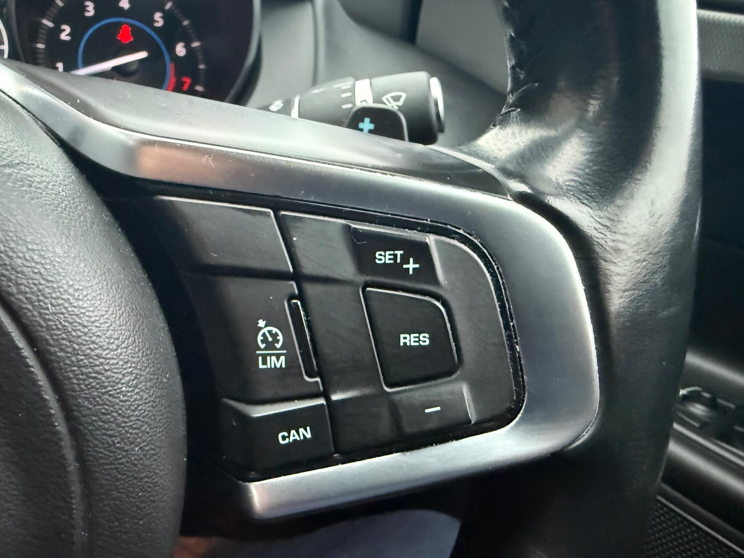 Used Jaguar XE 2016 for sale - 77040505: Photo 33