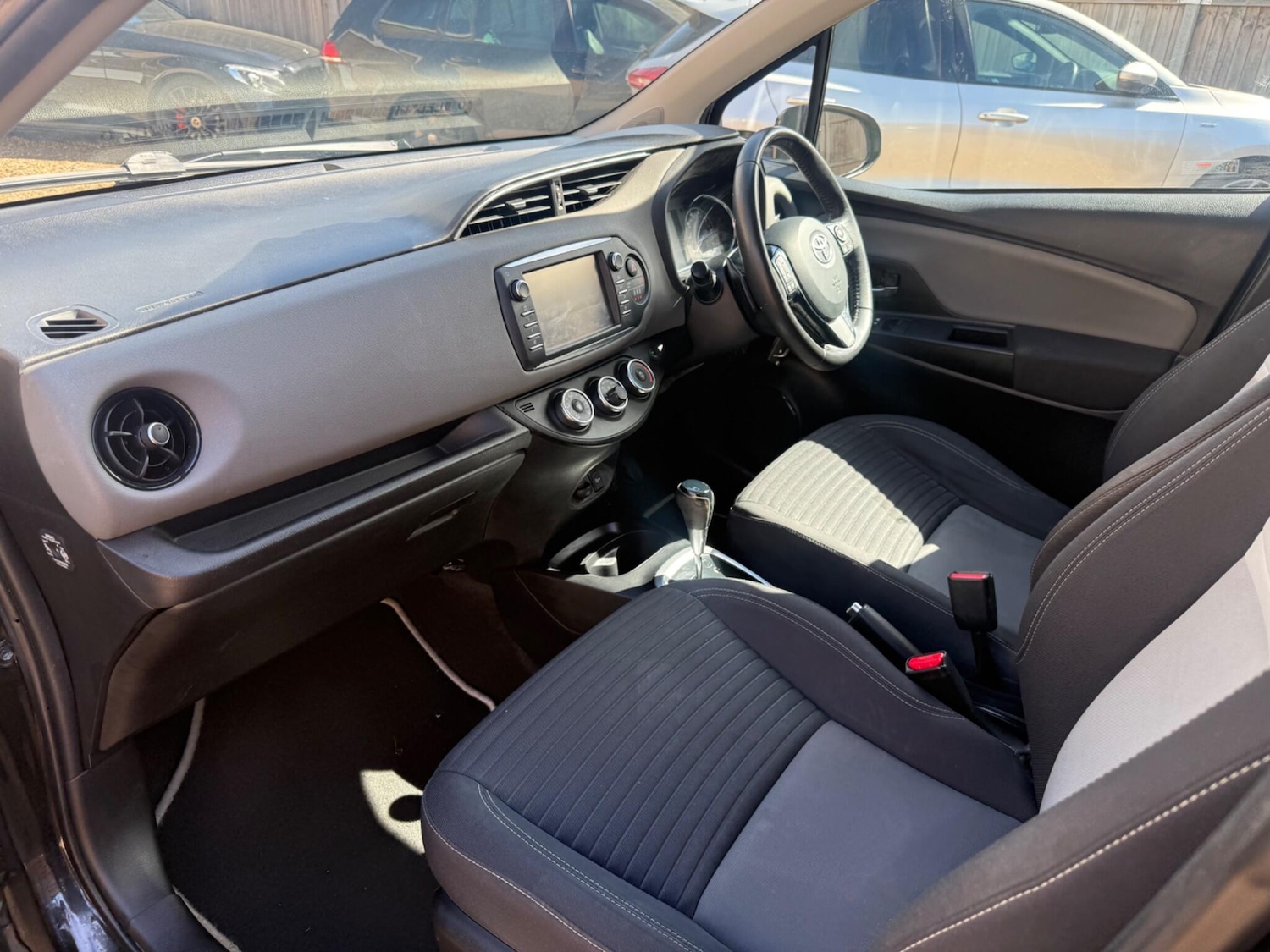 Used Toyota Yaris 2017 for sale - 78219986: Photo 17