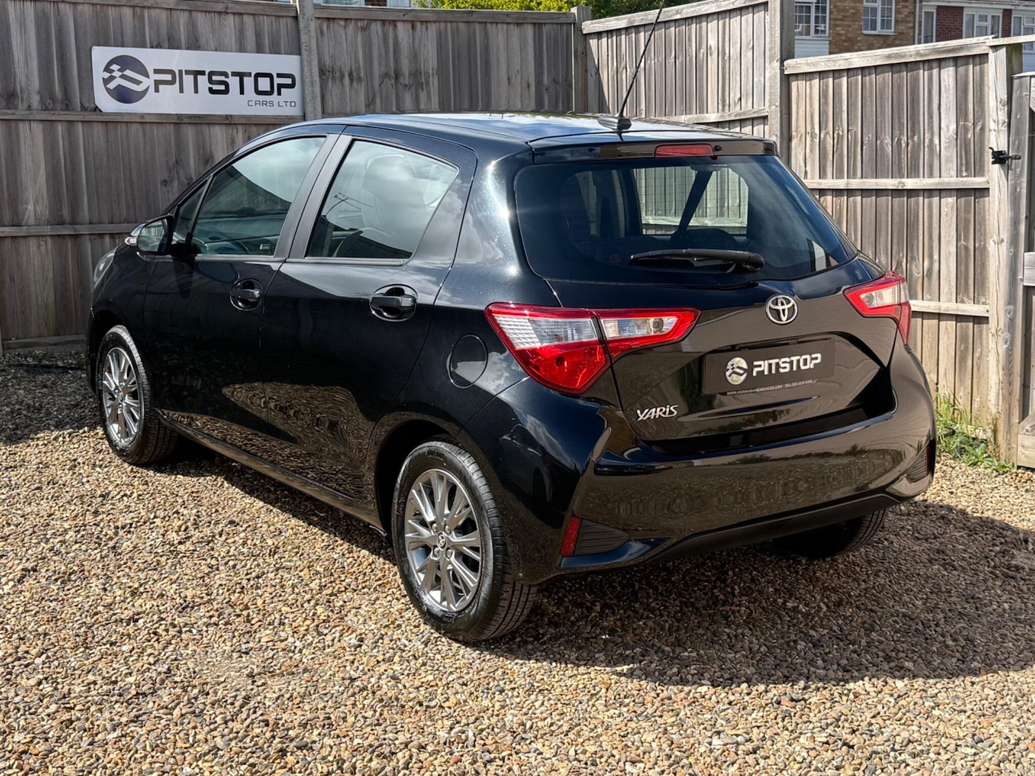 Used Toyota Yaris 2017 for sale - 78219986: Photo 2