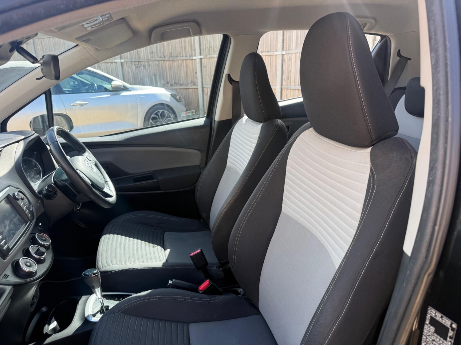 Used Toyota Yaris 2017 for sale - 78219986: Photo 26