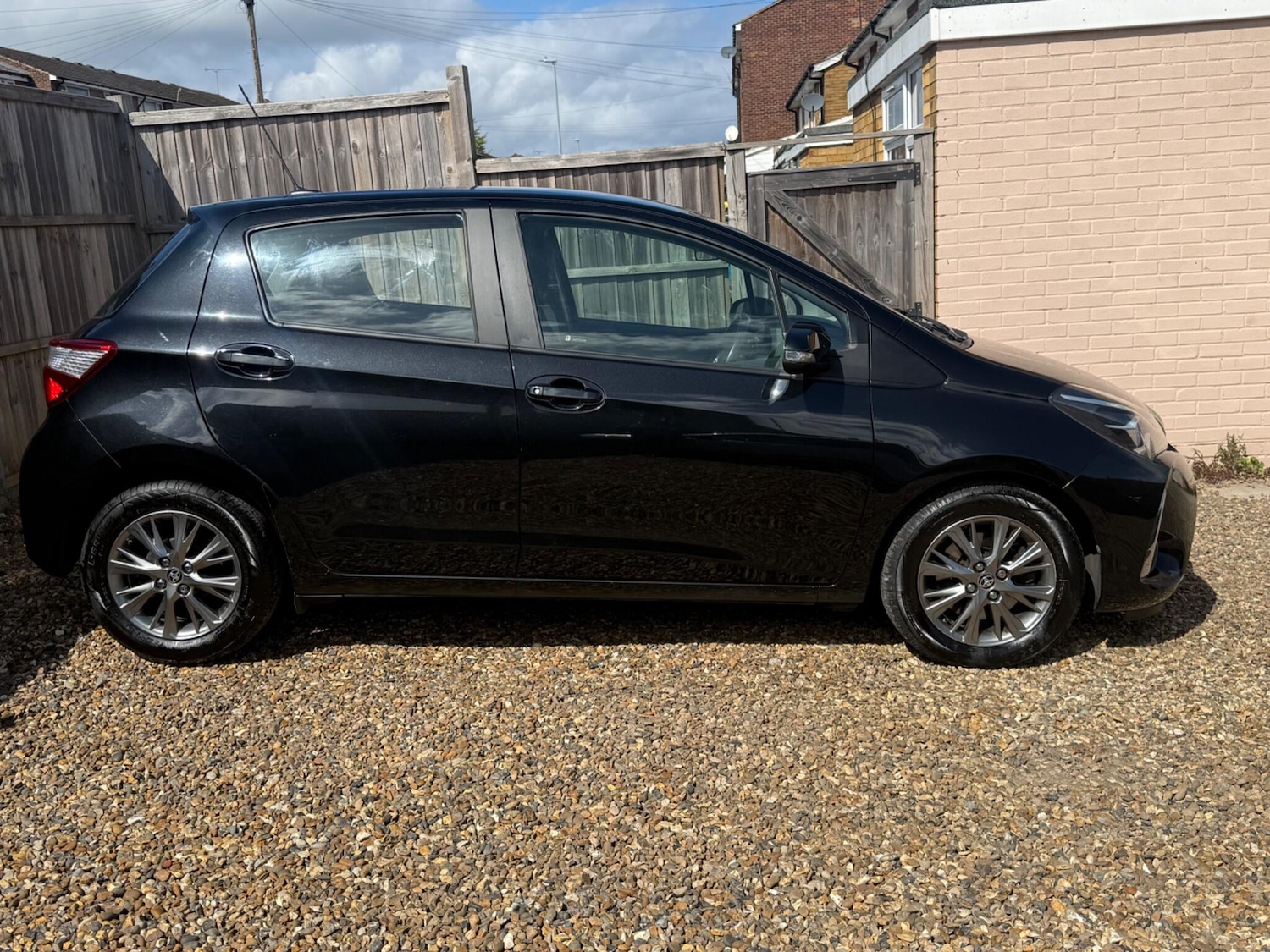 Used Toyota Yaris 2017 for sale - 78219986: Photo 3