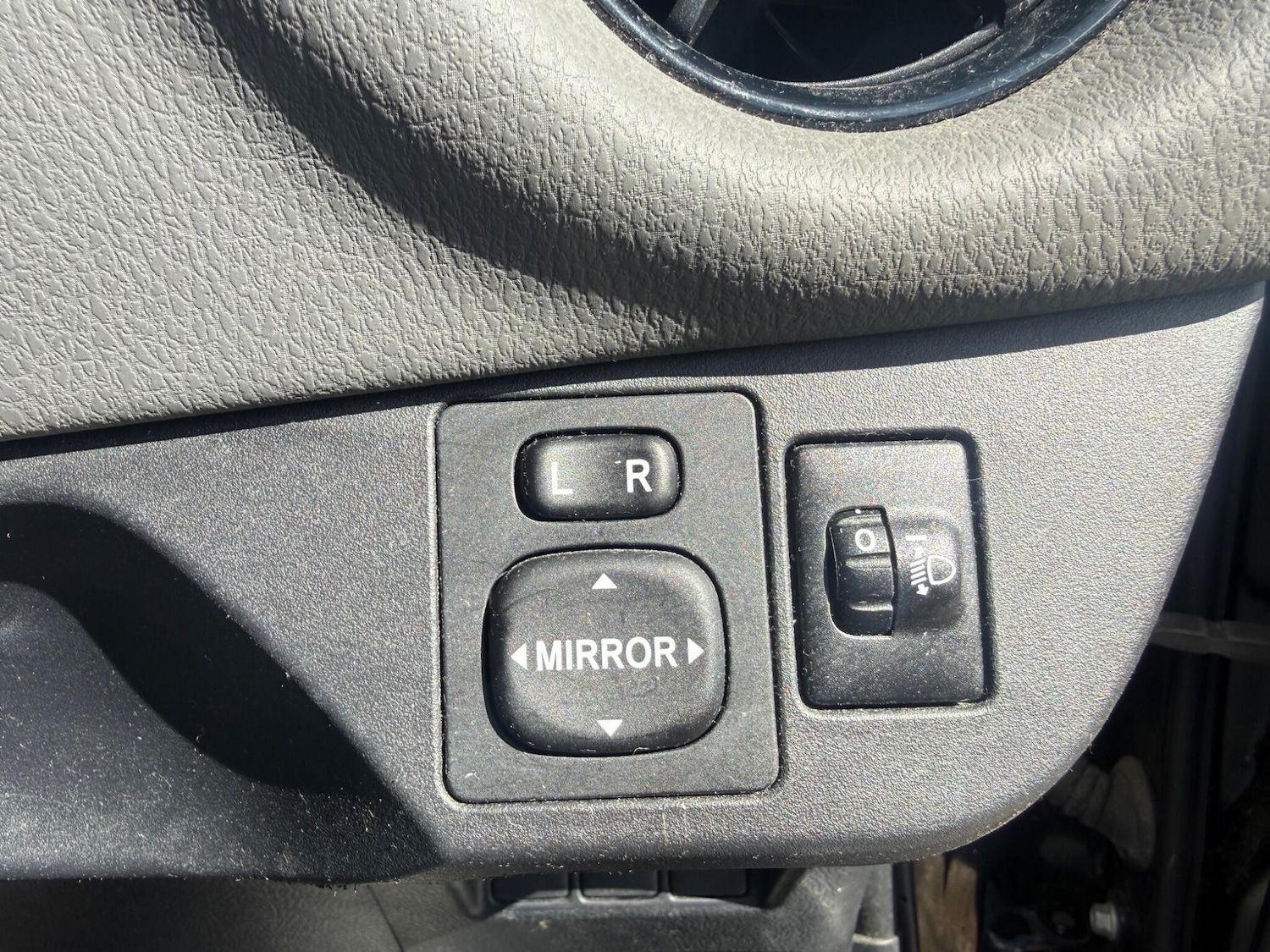 Used Toyota Yaris 2017 for sale - 78219986: Photo 32