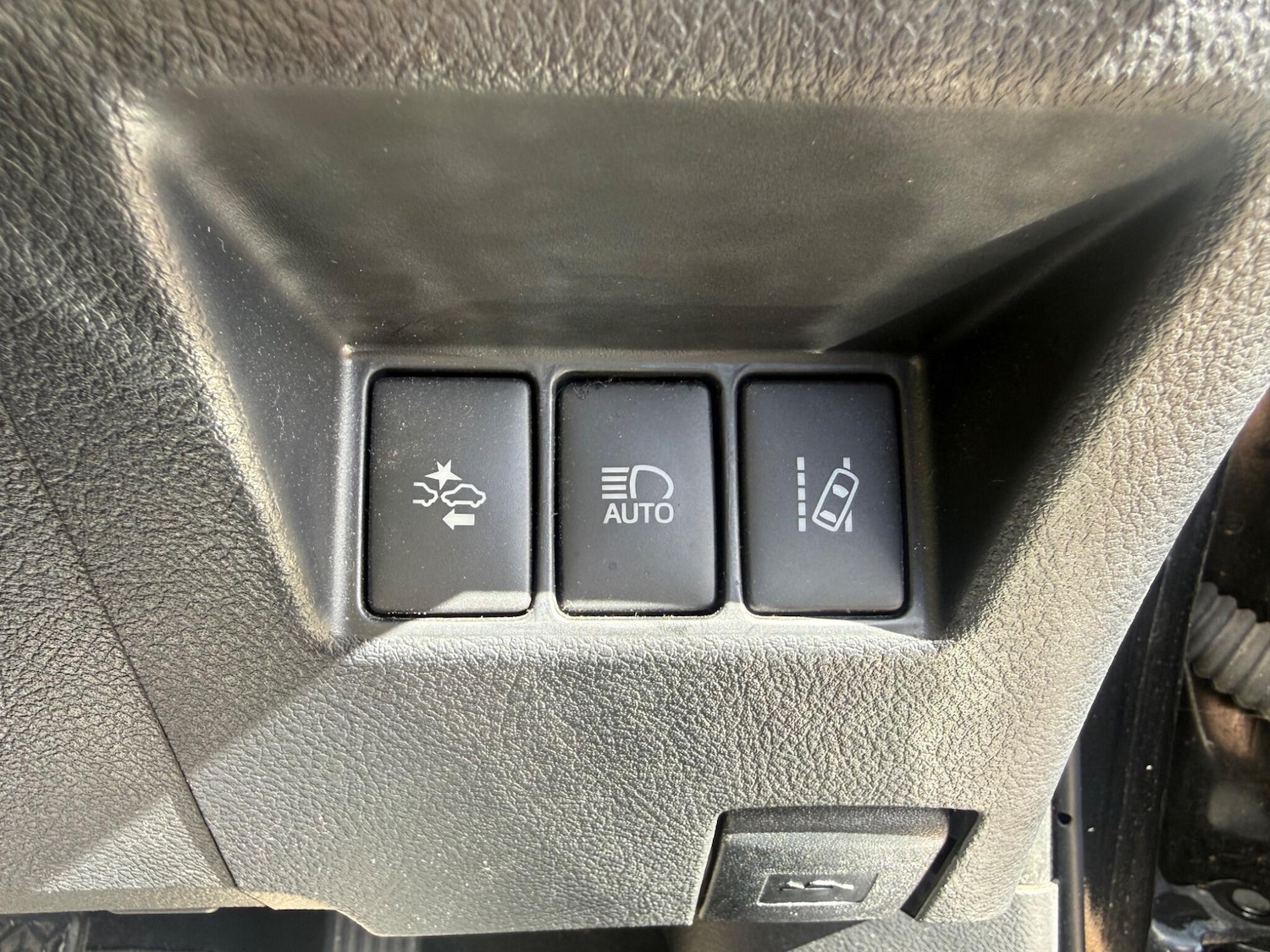 Used Toyota Yaris 2017 for sale - 78219986: Photo 33