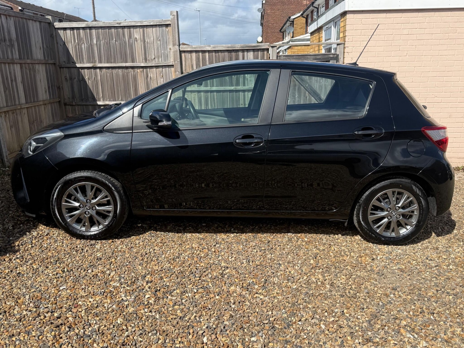Used Toyota Yaris 2017 for sale - 78219986: Photo 4