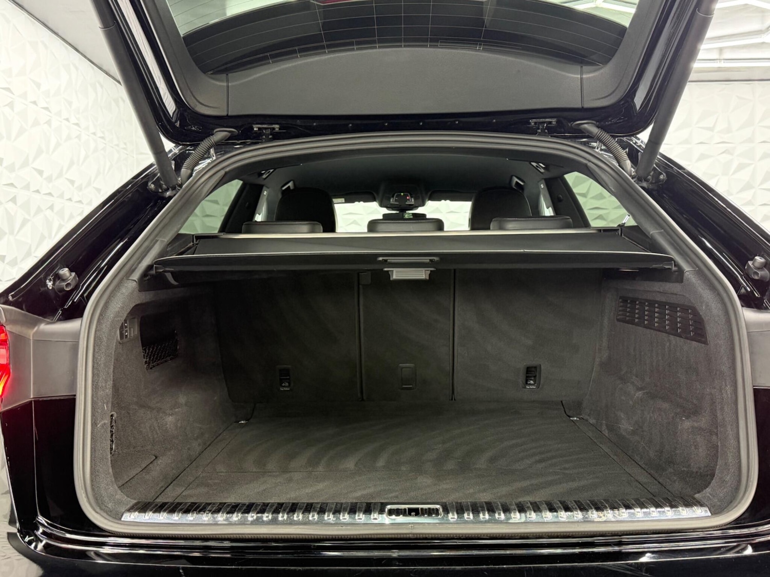 Used Audi Q8 for sale - 78057585: Photo 14