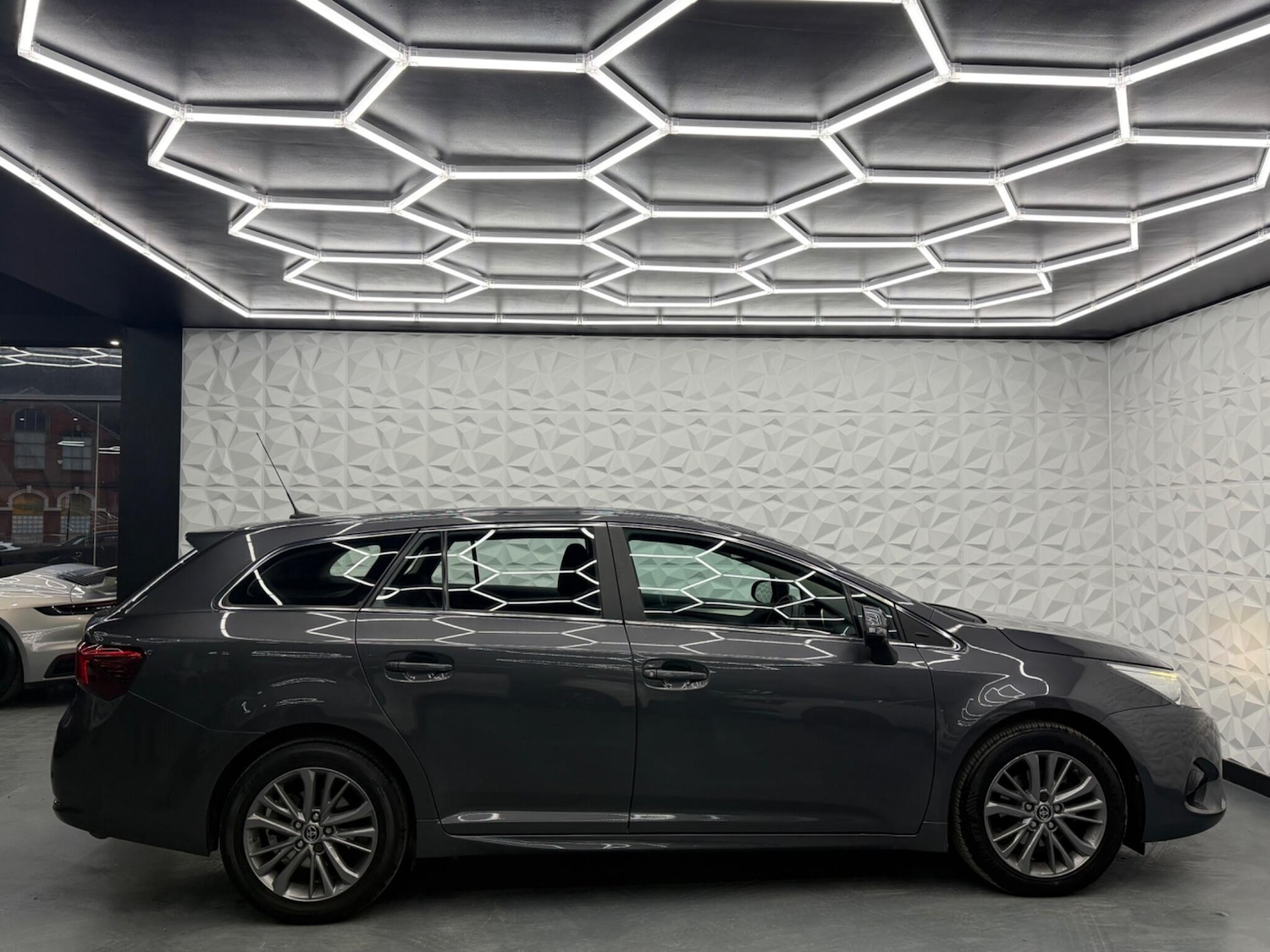 Used Toyota Avensis 2017 for sale - 77612480: Photo 10