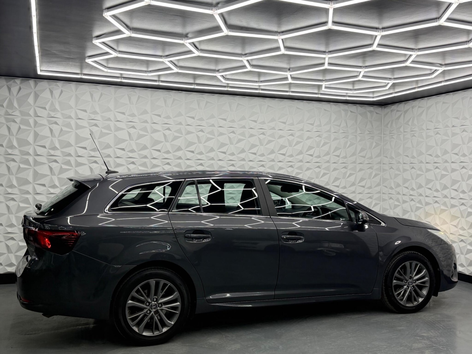 Used Toyota Avensis 2017 for sale - 77612480: Photo 11