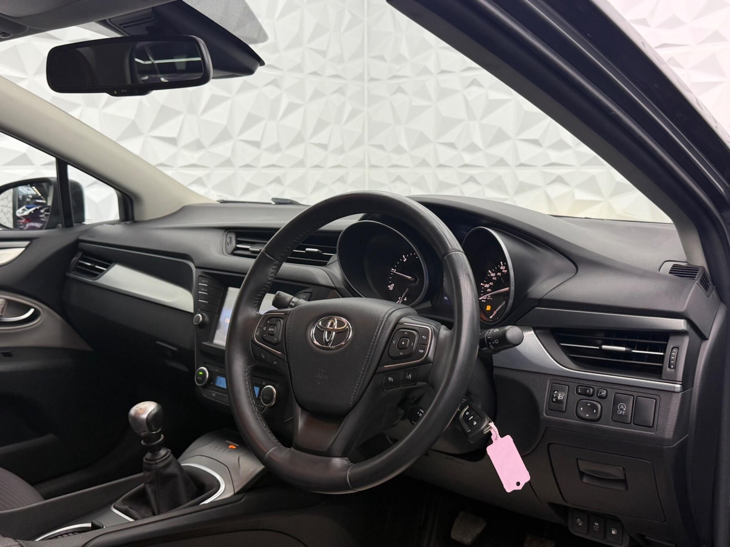 Used Toyota Avensis 2017 for sale - 77612480: Photo 18