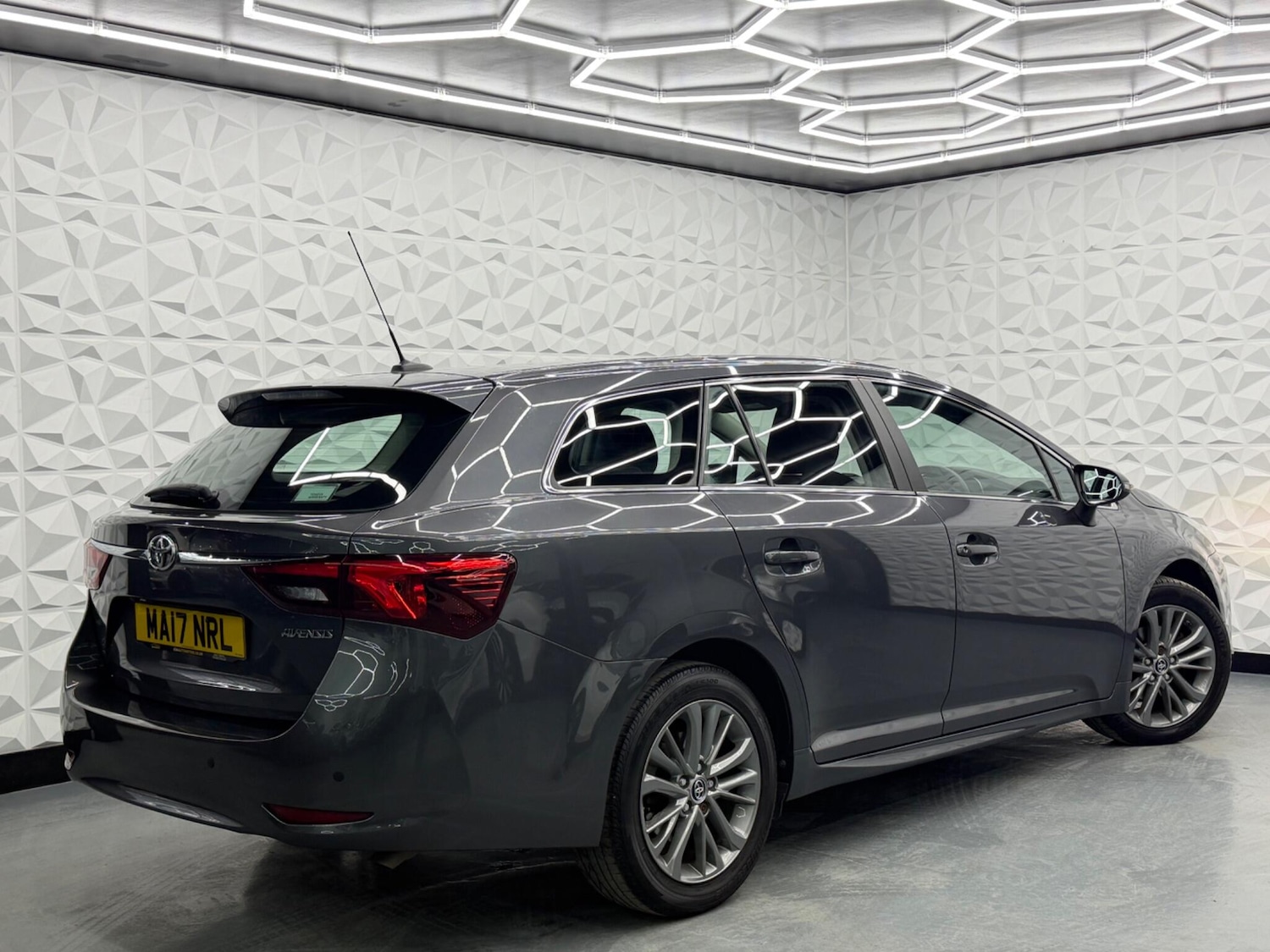 Used Toyota Avensis 2017 for sale - 77612480: Photo 3