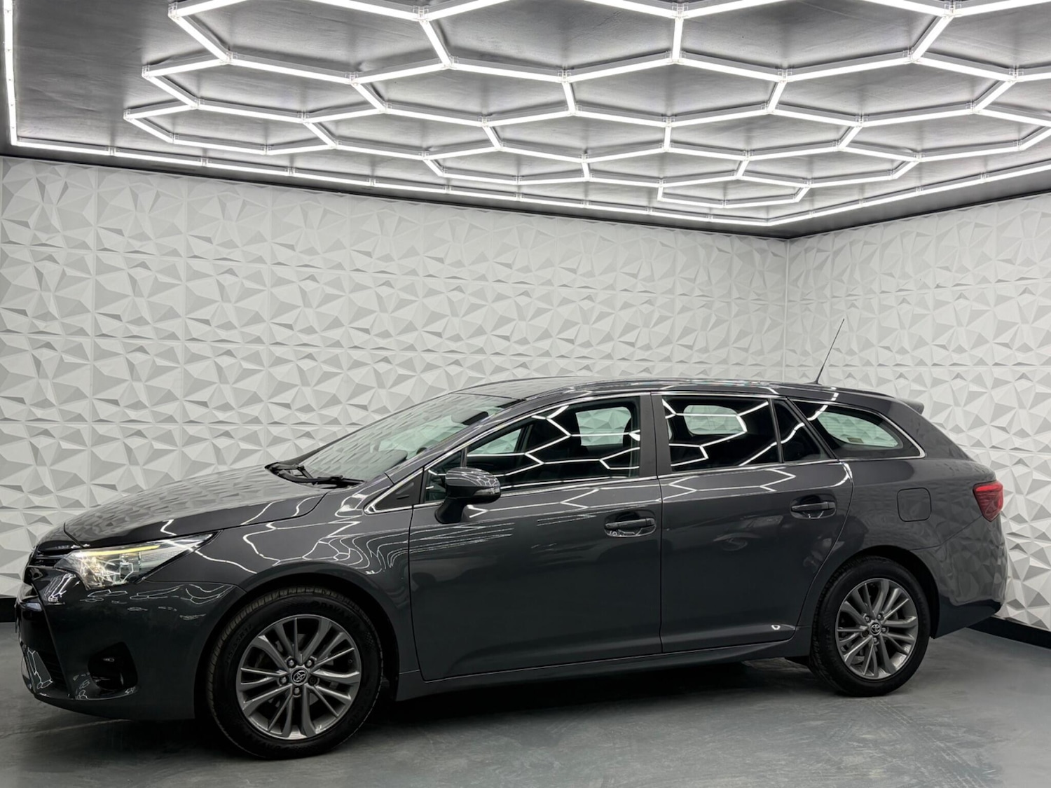 Used Toyota Avensis 2017 for sale - 77612480: Photo 6