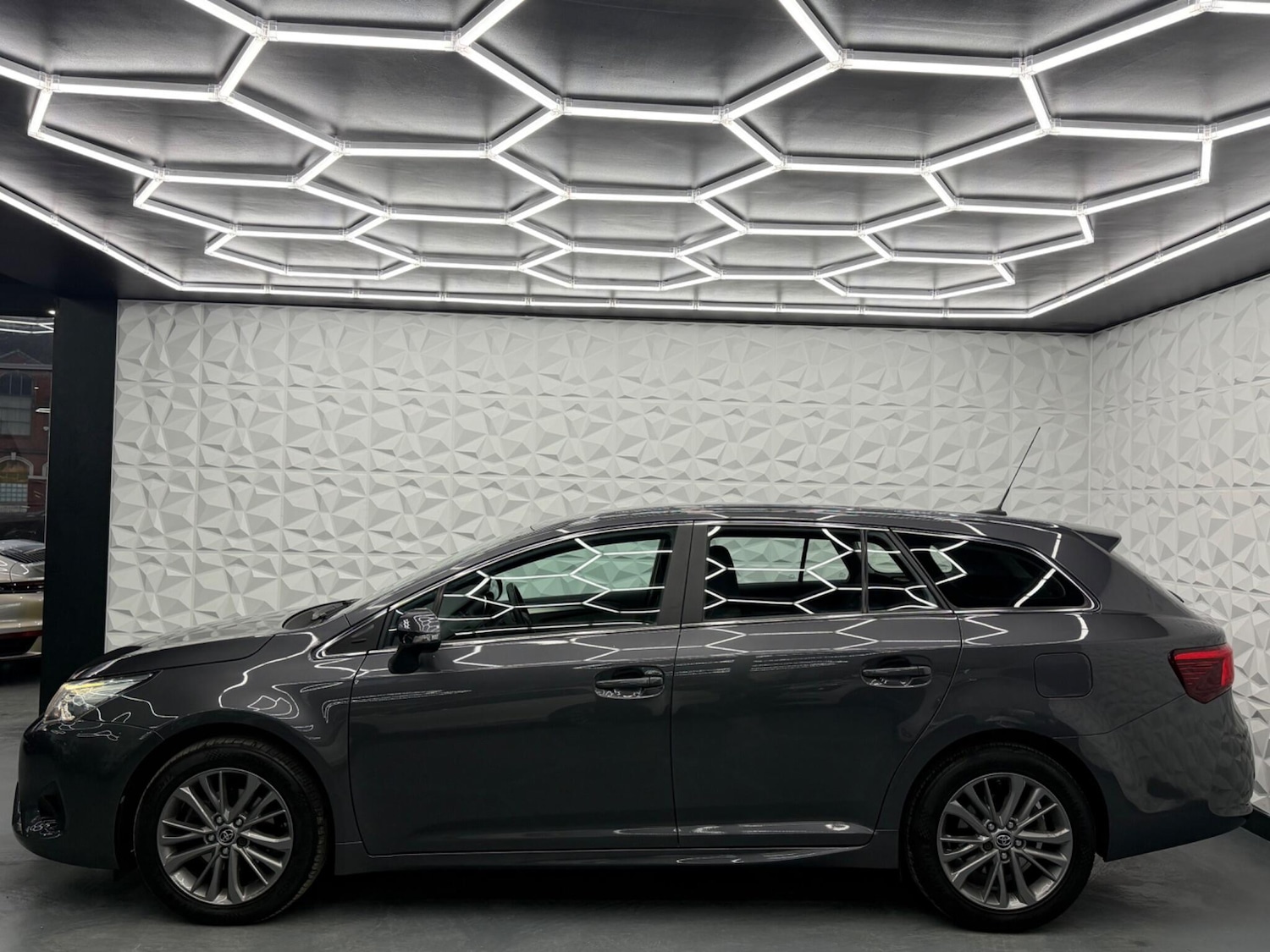 Used Toyota Avensis 2017 for sale - 77612480: Photo 8