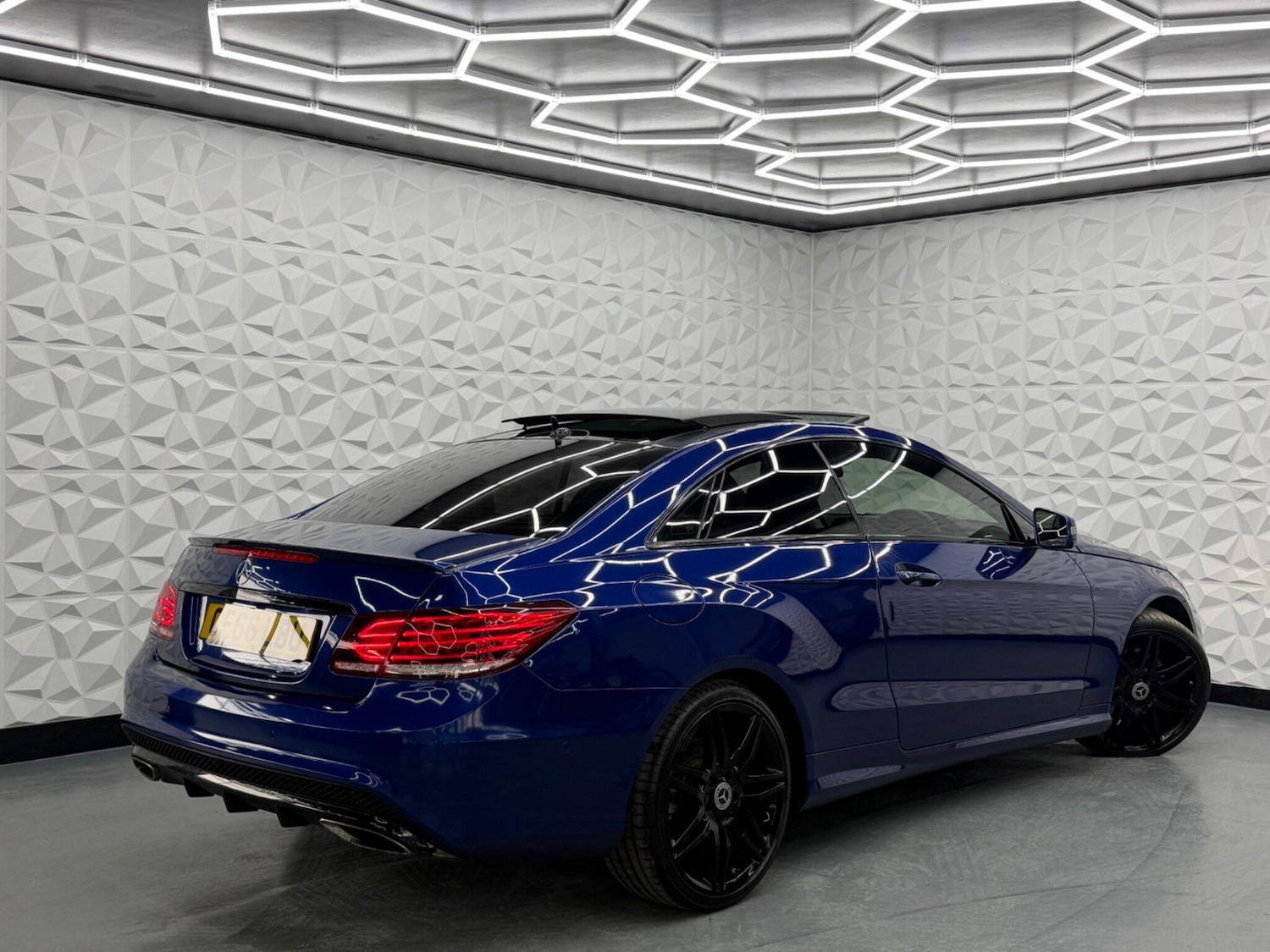 Used Mercedes-Benz E Class 2016 for sale - 77625076: Photo 3