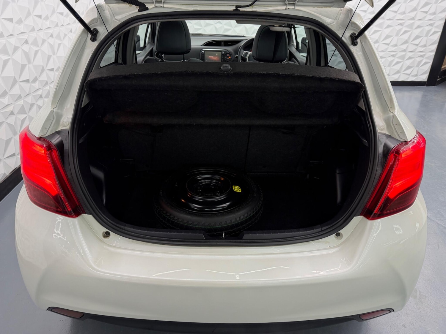 Used Toyota Yaris 2014 for sale - 77613846: Photo 12