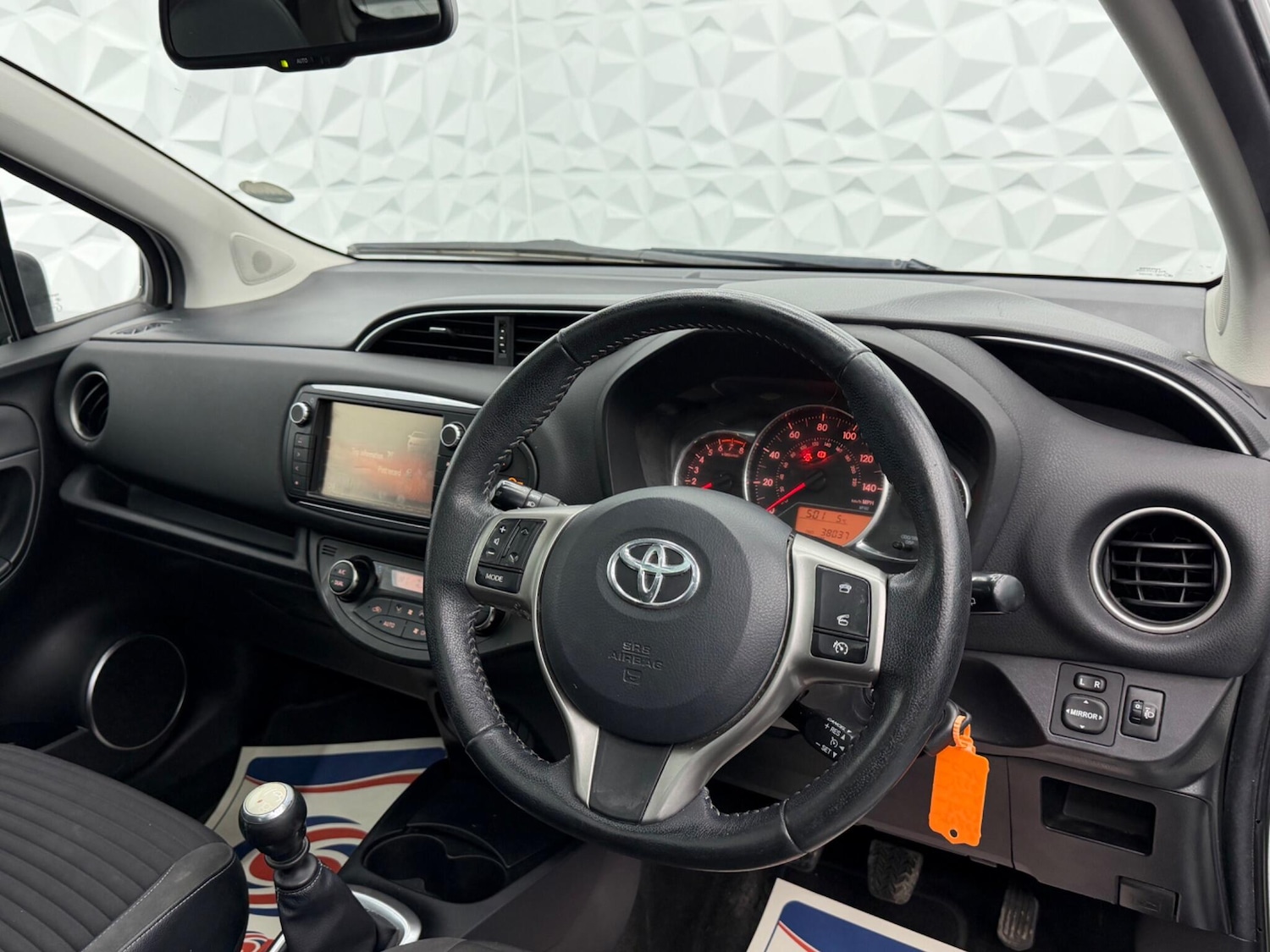 Used Toyota Yaris 2014 for sale - 77613846: Photo 15
