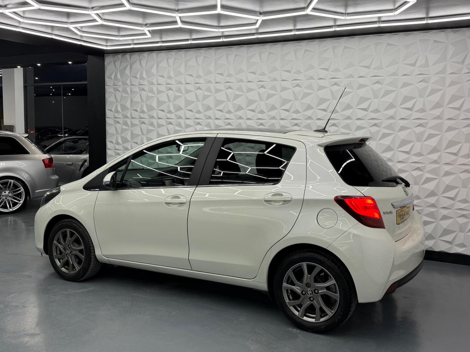 Used Toyota Yaris 2014 for sale - 77613846: Photo 9