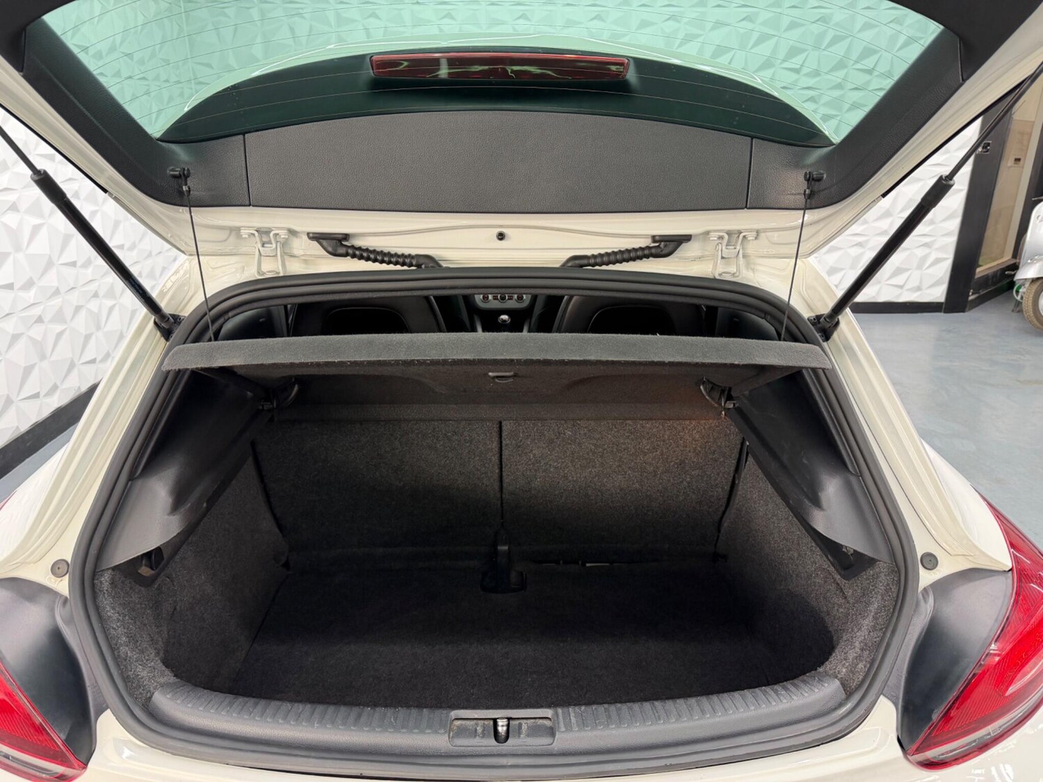 Used Volkswagen Scirocco for sale - 78115041: Photo 14