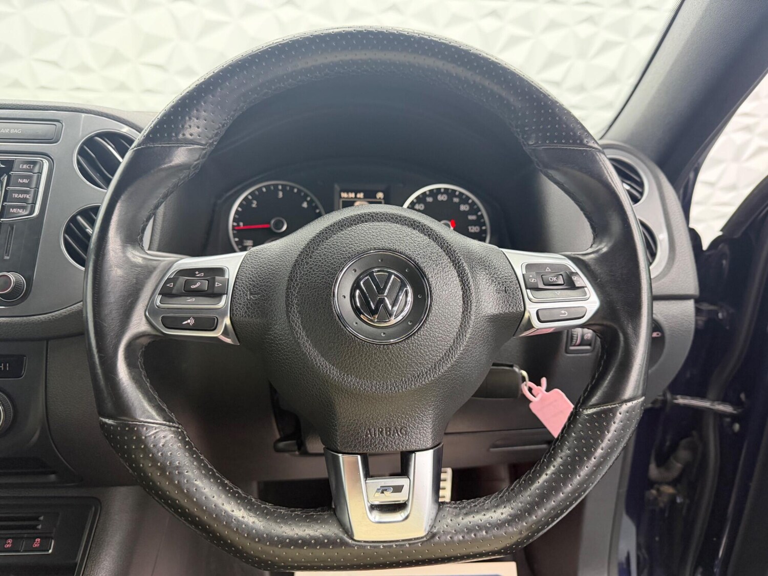 Used Volkswagen Tiguan 2015 for sale - 77613833: Photo 22