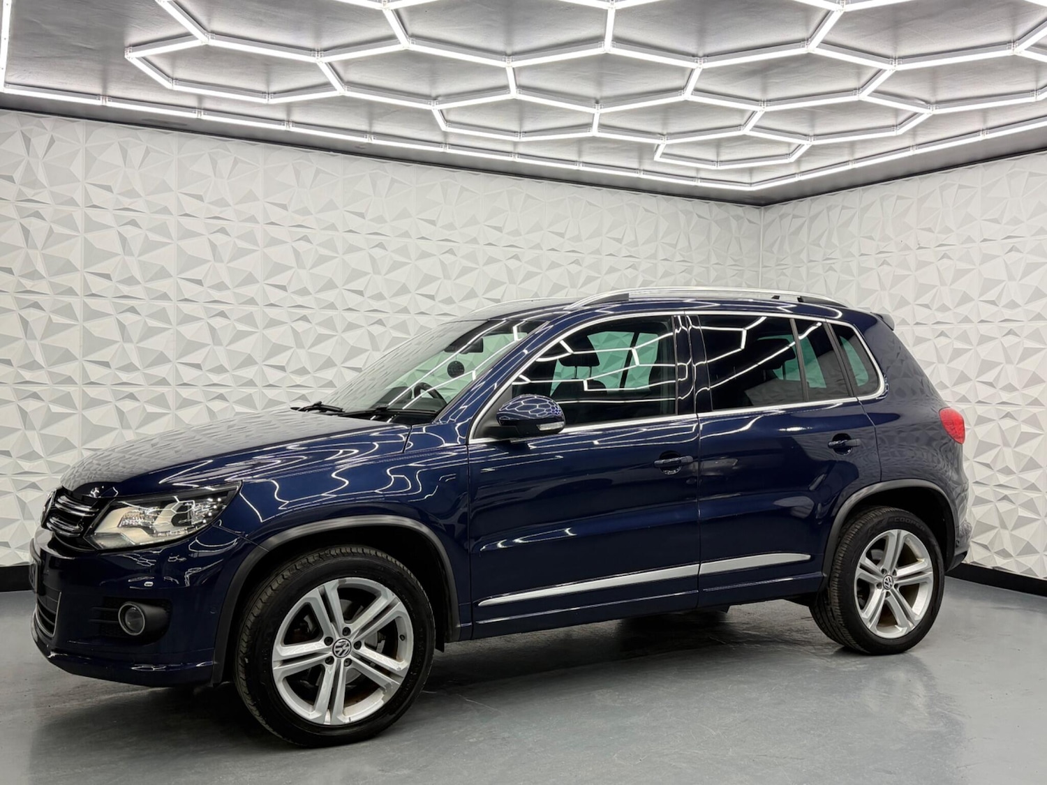Used Volkswagen Tiguan 2015 for sale - 77613833: Photo 6