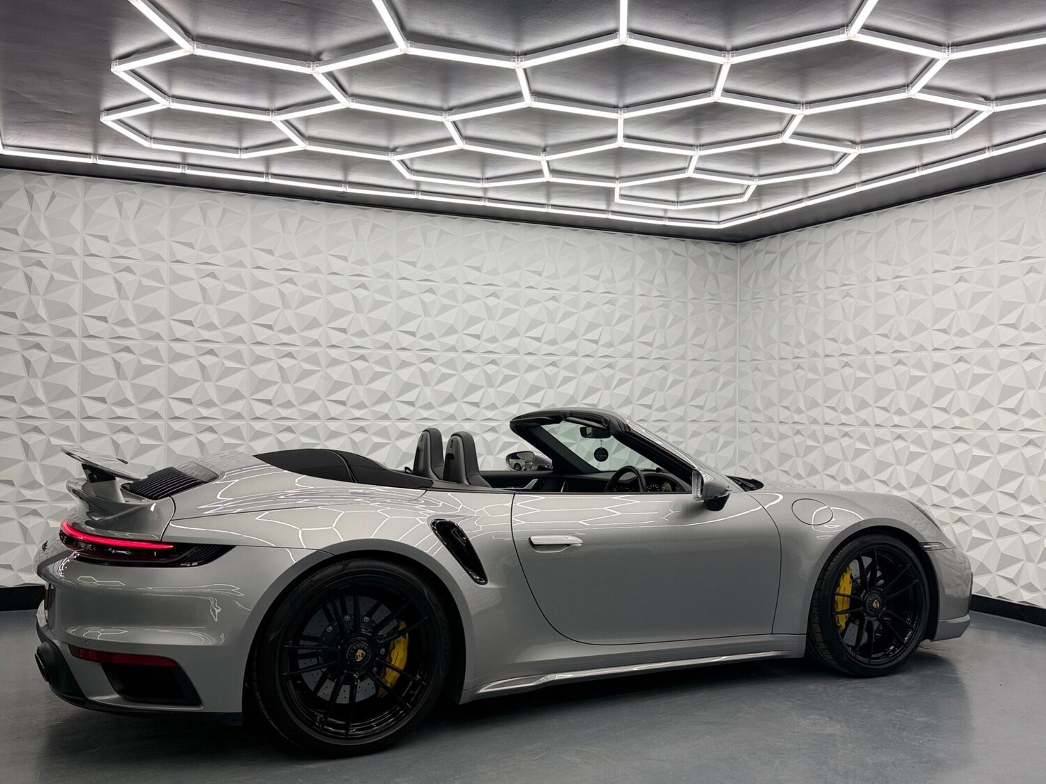 Used Porsche 911 for sale - 77613849: Photo 21