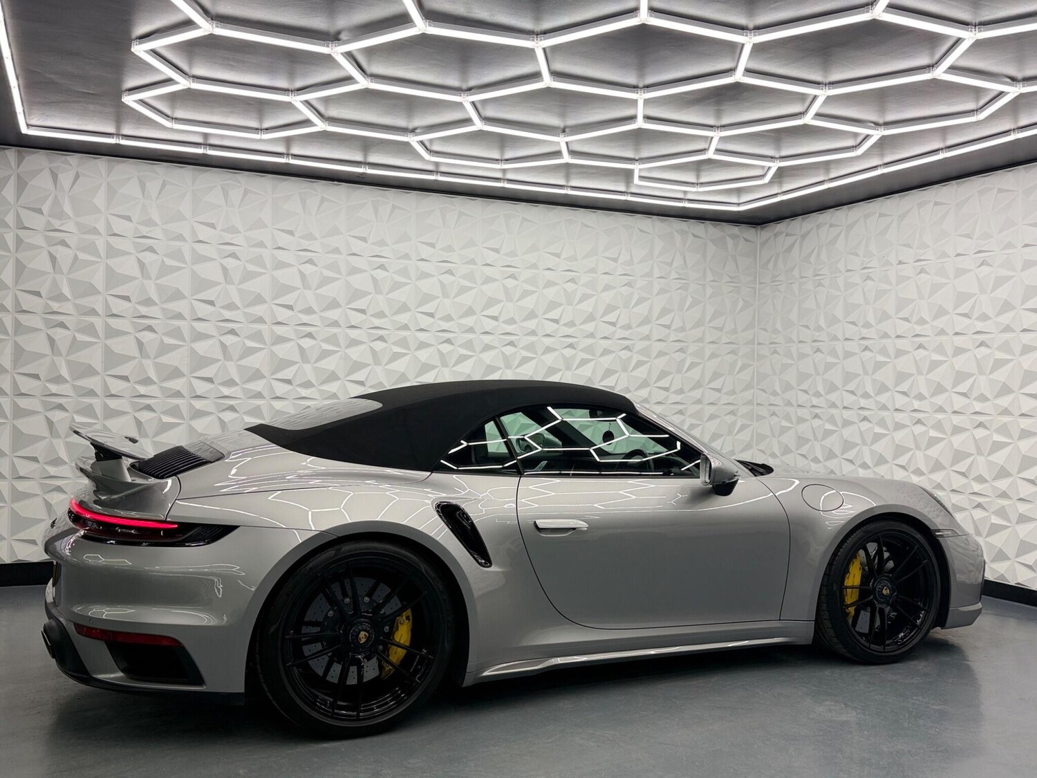 Used Porsche 911 for sale - 77613849: Photo 24