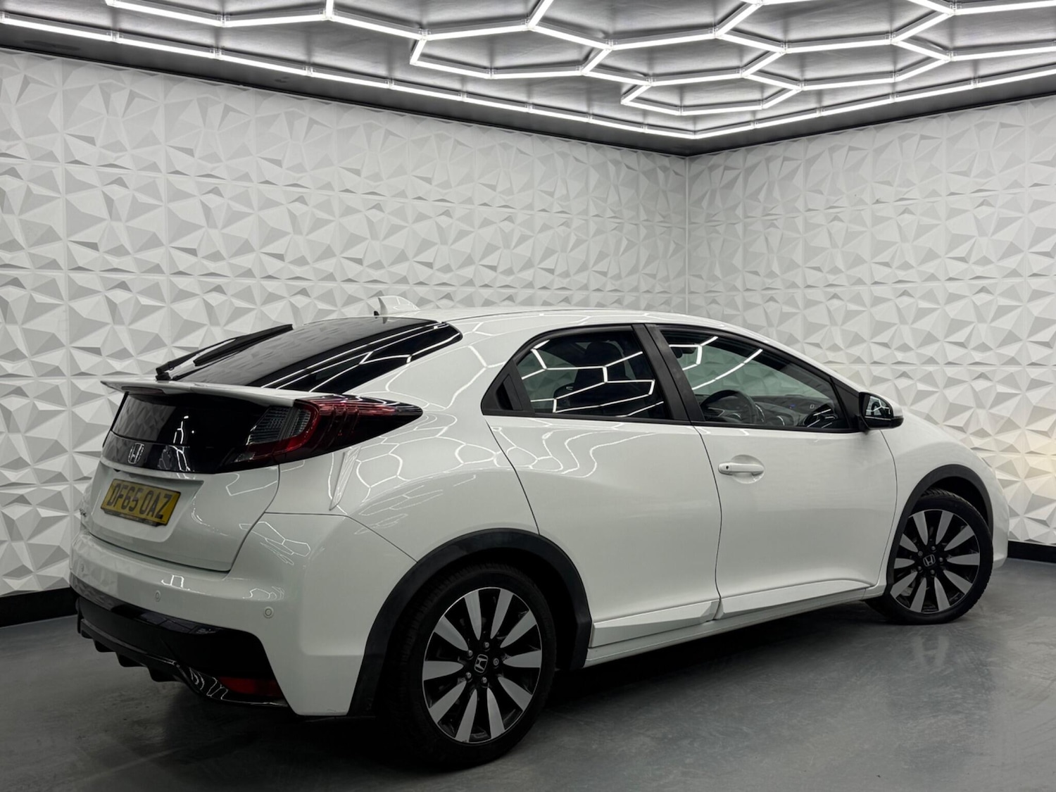 Used Honda Civic 2015 for sale - 77612798: Photo 2