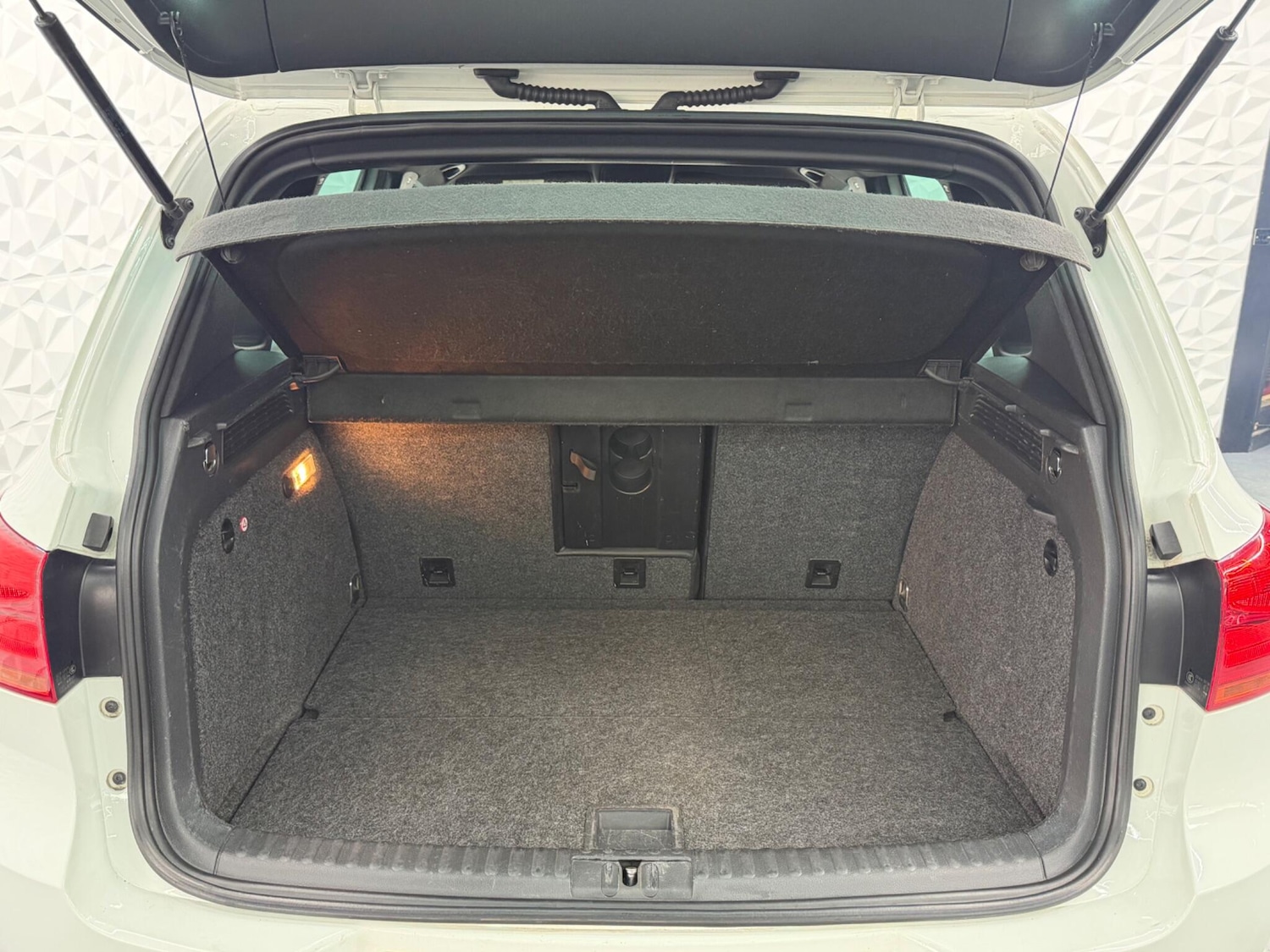 Used Volkswagen Tiguan 2016 for sale - 77853177: Photo 14