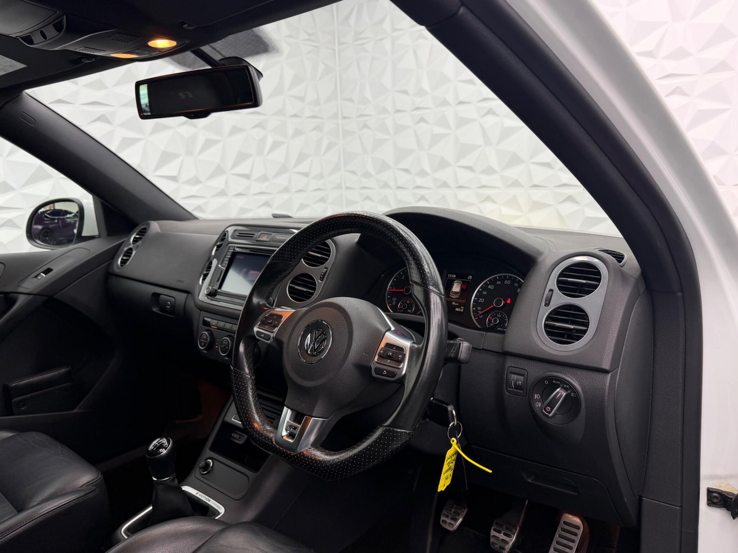 Used Volkswagen Tiguan 2016 for sale - 77853177: Photo 21