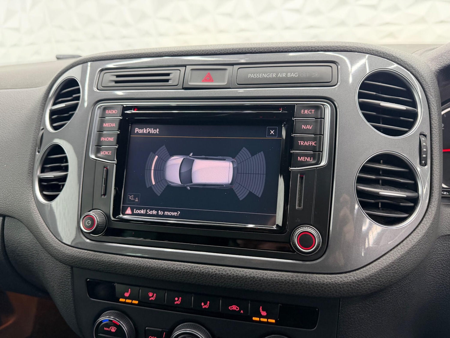 Used Volkswagen Tiguan 2016 for sale - 77853177: Photo 22