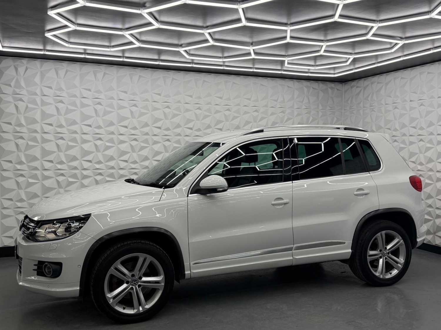 Used Volkswagen Tiguan 2016 for sale - 77853177: Photo 6