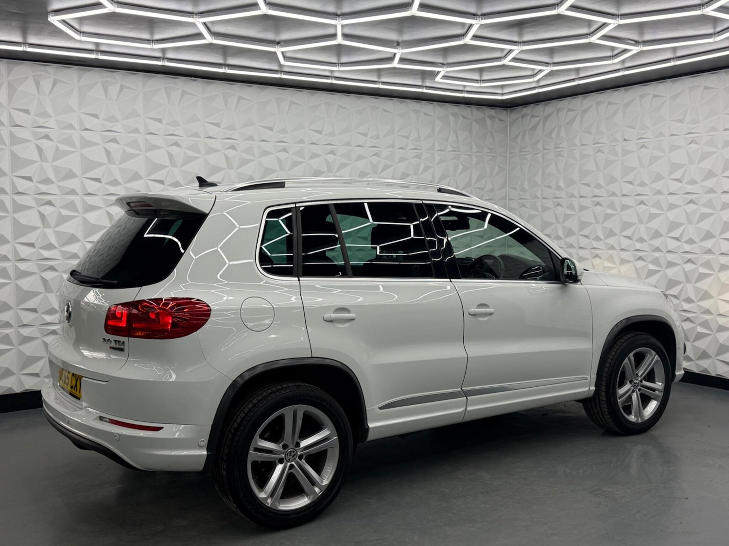 Used Volkswagen Tiguan 2016 for sale - 77853177: Photo 9