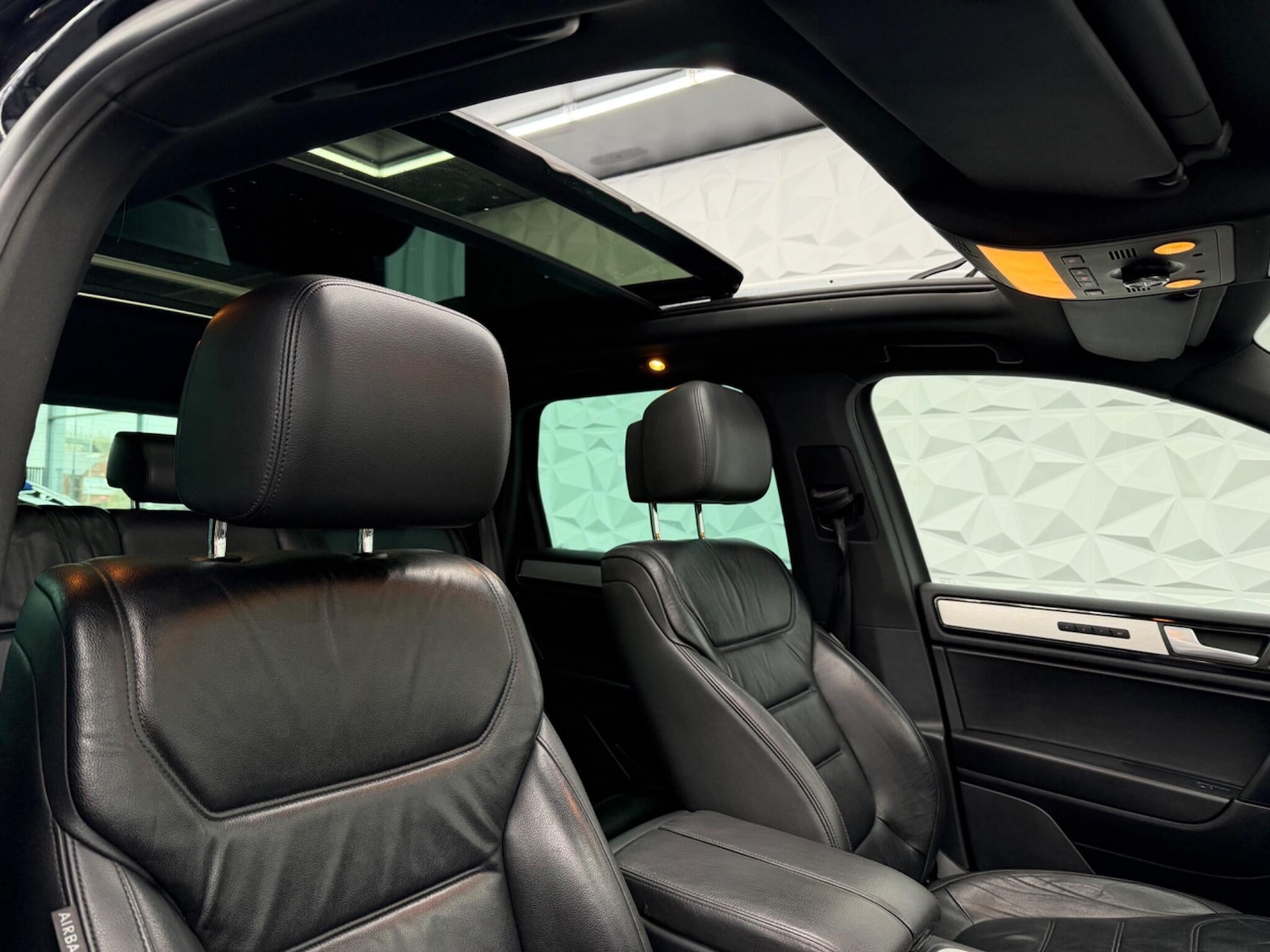 Used Volkswagen Touareg 2013 for sale - 77613817: Photo 17