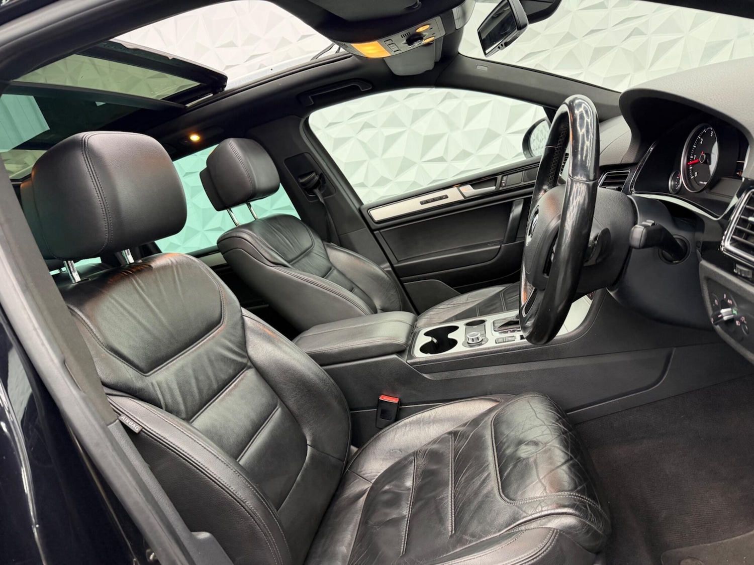 Used Volkswagen Touareg 2013 for sale - 77613817: Photo 18