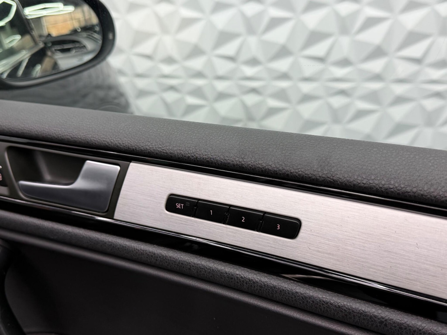 Used Volkswagen Touareg 2013 for sale - 77613817: Photo 21