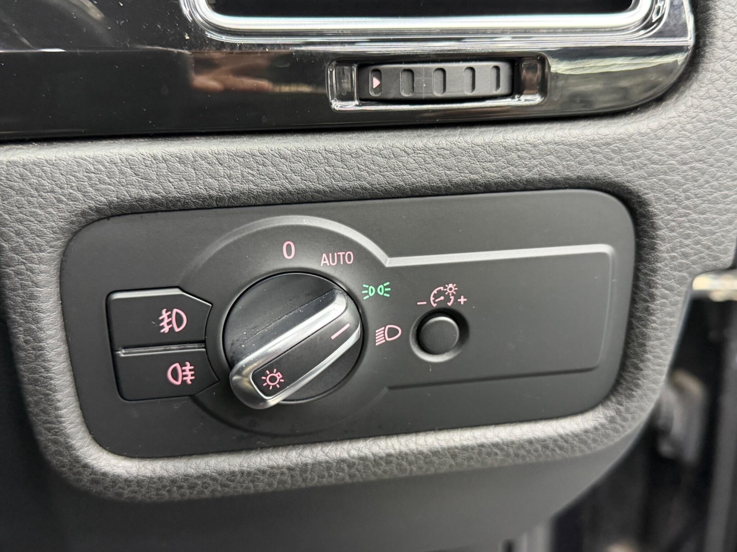 Used Volkswagen Touareg 2013 for sale - 77613817: Photo 24