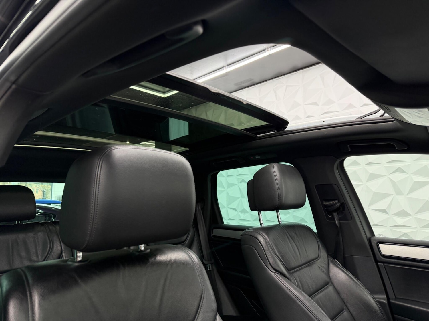 Used Volkswagen Touareg 2013 for sale - 77613817: Photo 31