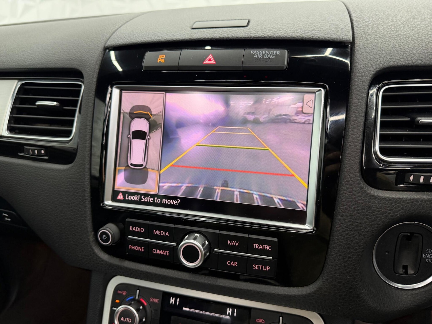 Used Volkswagen Touareg 2013 for sale - 77613817: Photo 32