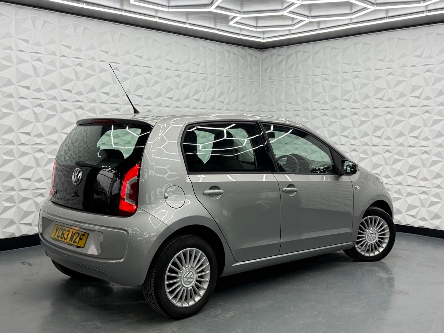 Used Volkswagen up! 2013 for sale - 77613813: Photo 3