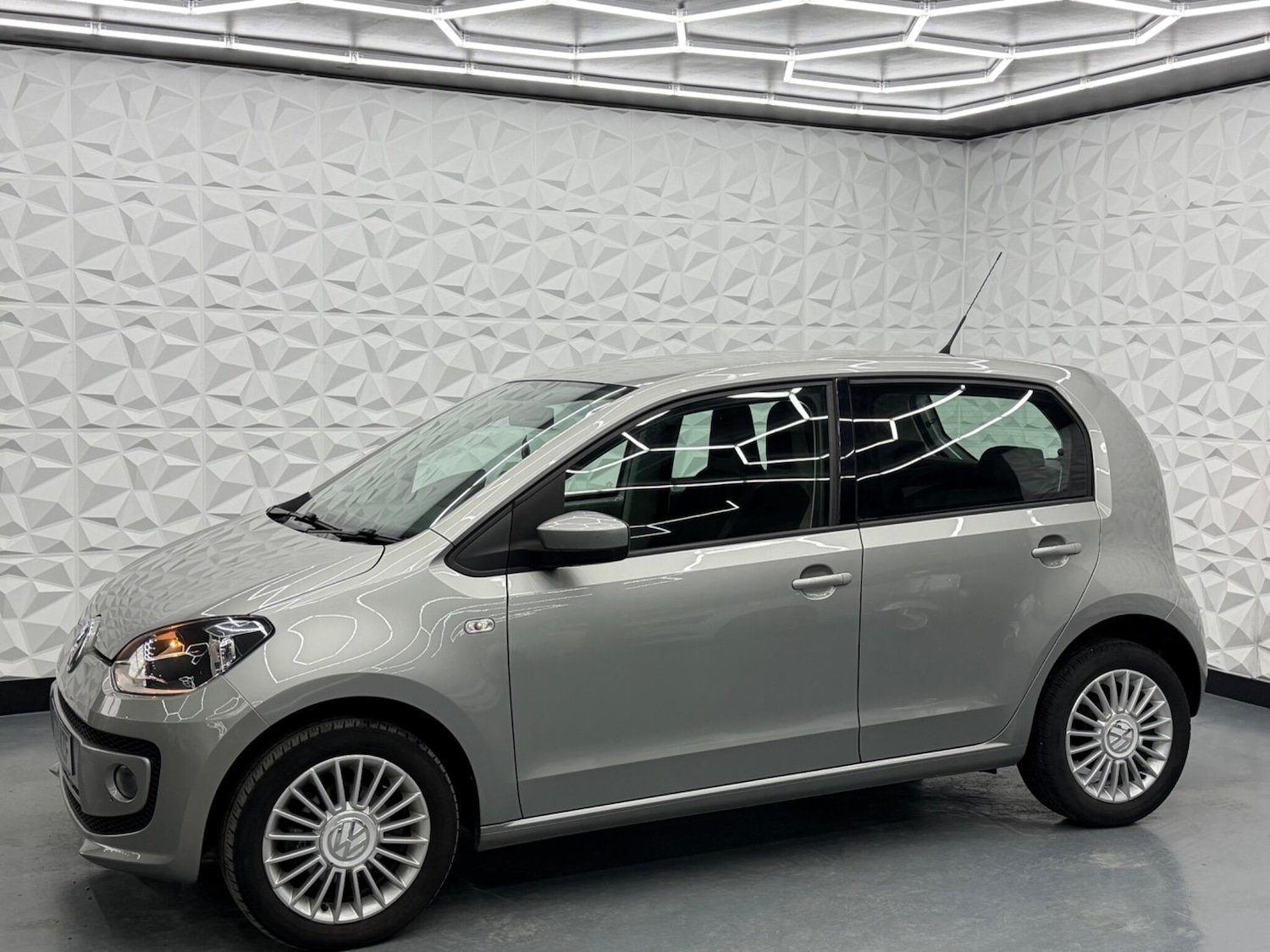 Used Volkswagen up! 2013 for sale - 77613813: Photo 6