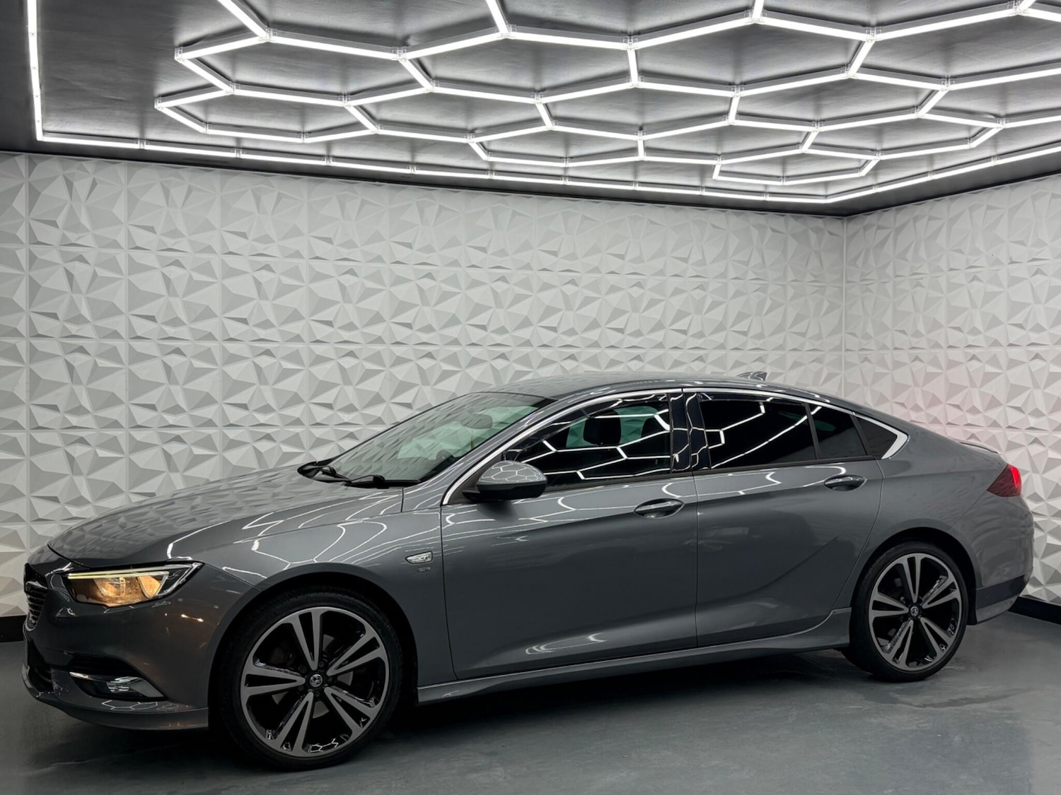 Used Vauxhall Insignia 2017 for sale - 77613814: Photo 5